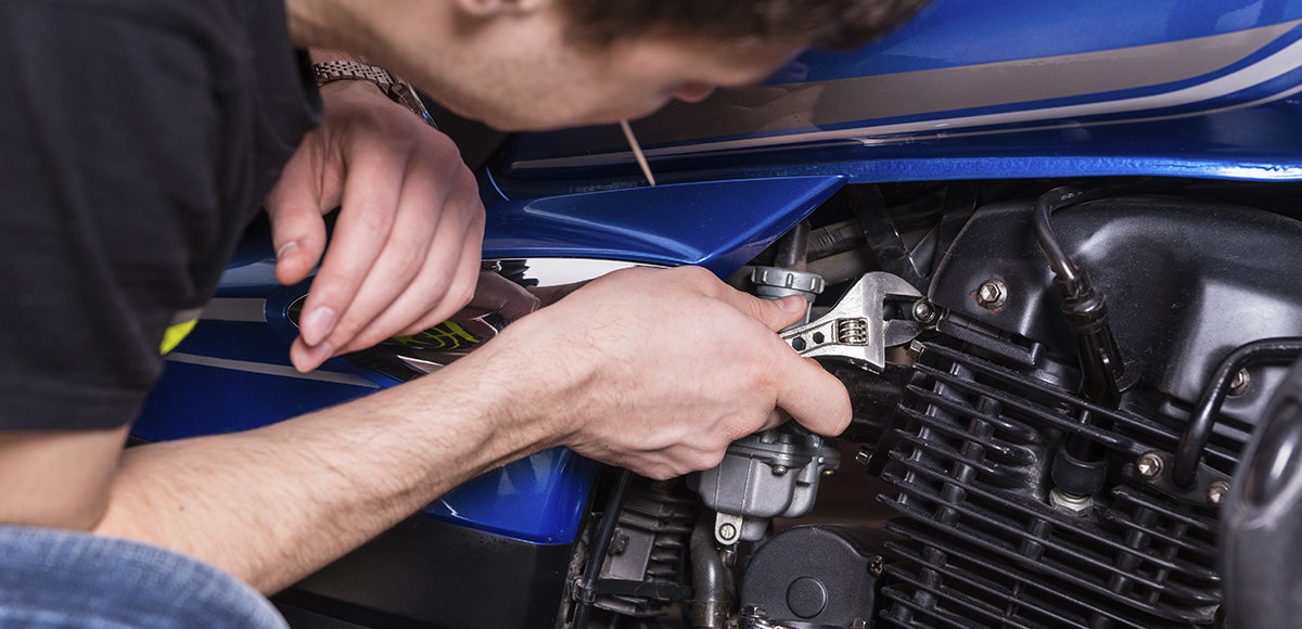 Porque se frena el motor de una moto