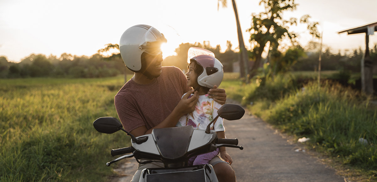 Viajar con niños en moto: ¿cómo elegir su casco?