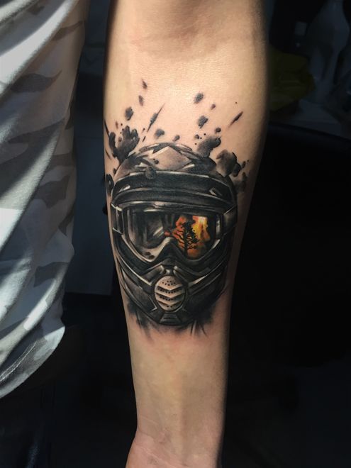 Tatuajes de motos casco