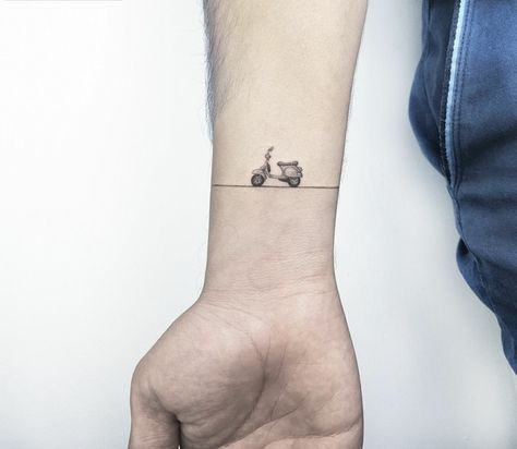 Tatuajes de motos minimalistas