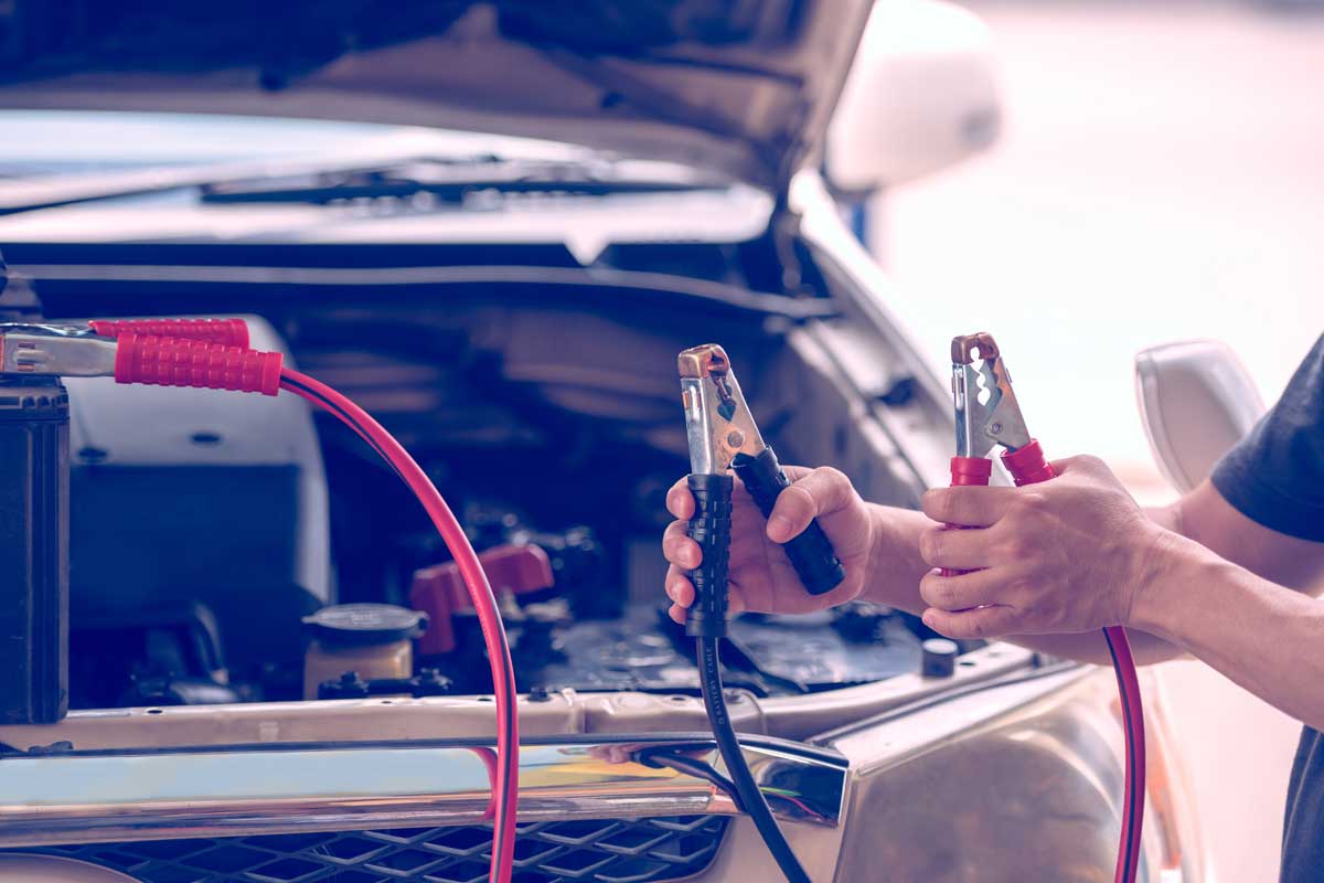 Cómo poner las pinzas para arrancar el coche de forma rápida y segura