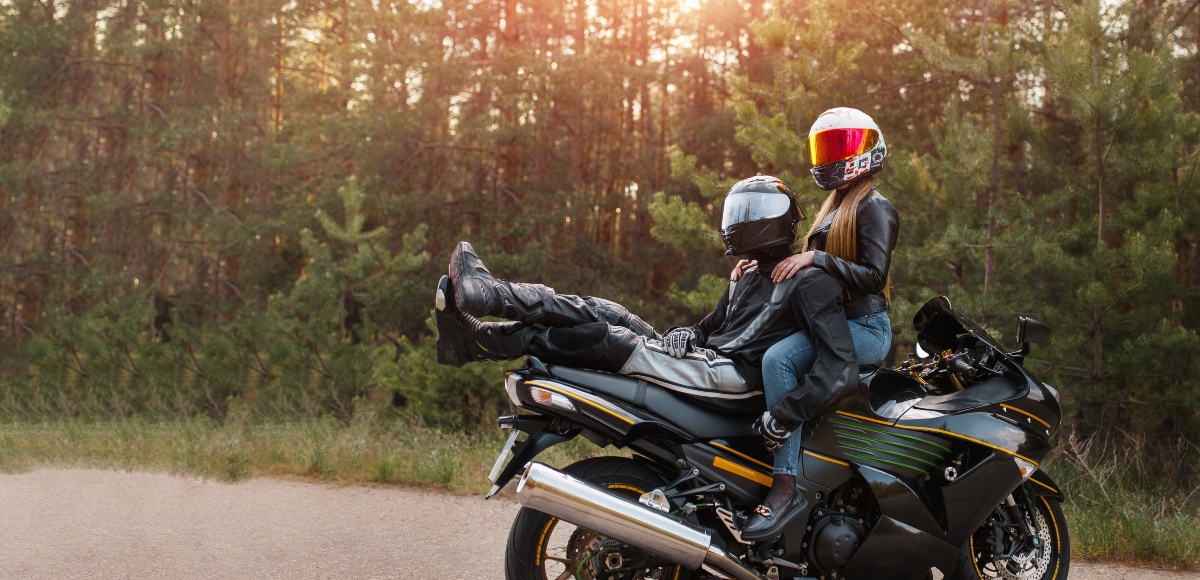 La importancia de usar el casco cuando viajas en moto