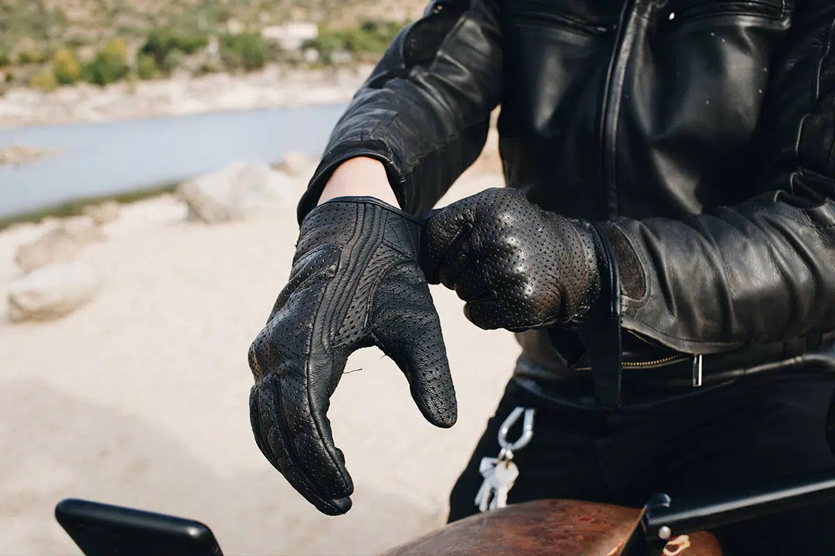 como deben quedar los guantes de moto - Pont Grup