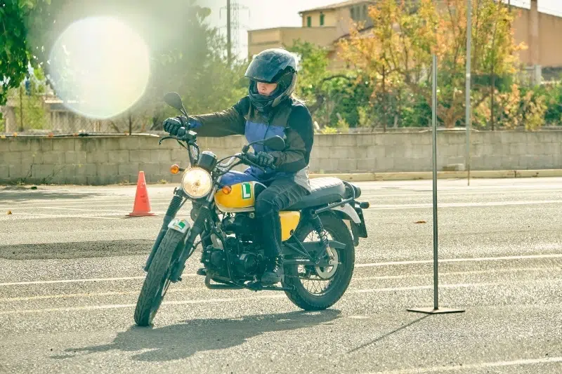 Cursos de conducción de motos, que se aprende