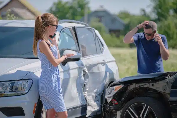 Cómo informar al seguro de un accidente de coche