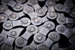 Cómo limpiar y engrasar la cadena de la moto Cómo limpiar y engrasar la cadena de la moto