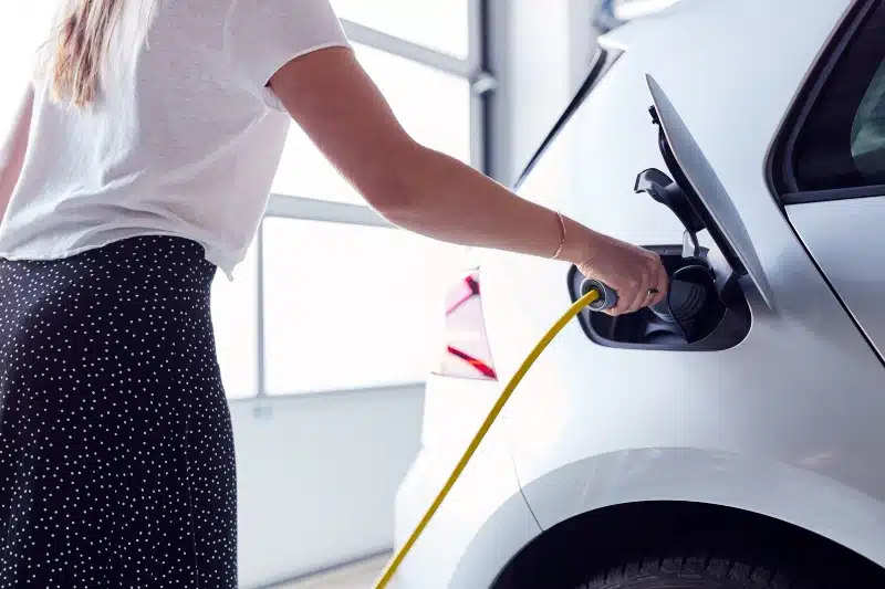 Cuánto cuesta cargar un coche eléctrico en casa