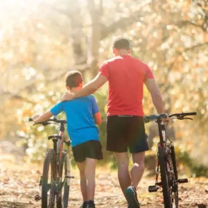 los ciclistas están exentos de llevar casco